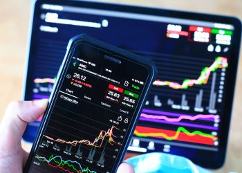 Five Funds to Build a Balanced Retirement Portfolio Now