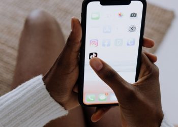 The Social Media Money Trap: How Gen Z Gets Hoodwinked by Finfluencers