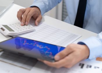 India Regulator Eases Foreign Investor Entry, Lowers Minimum Size for Large IPOs