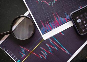 Mid-Cap Funds Lag Behind as Large-Cap Stocks Capture Fresh Buying